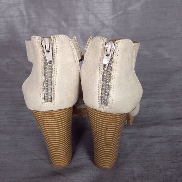Report Tan Studded Chunky Platform Strappy Sandal High Heels Size 9.5 - Picture 4 of 6